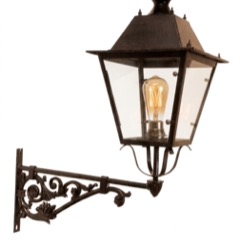Farol de pared de forja con repisa de acanto (F-222)
