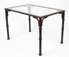 Mesa de forja con patas redondas y escuadras