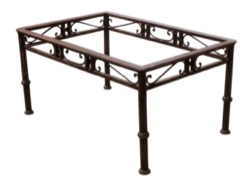Mesa de forja con pata redonda y adornos